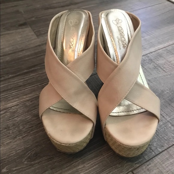 Boutique DbDk Wedges - Picture 2 of 3